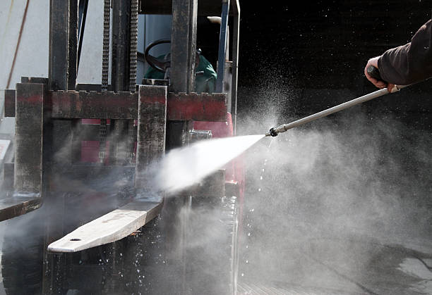 Best Pressure Washing Contractors  in Lomira, WI